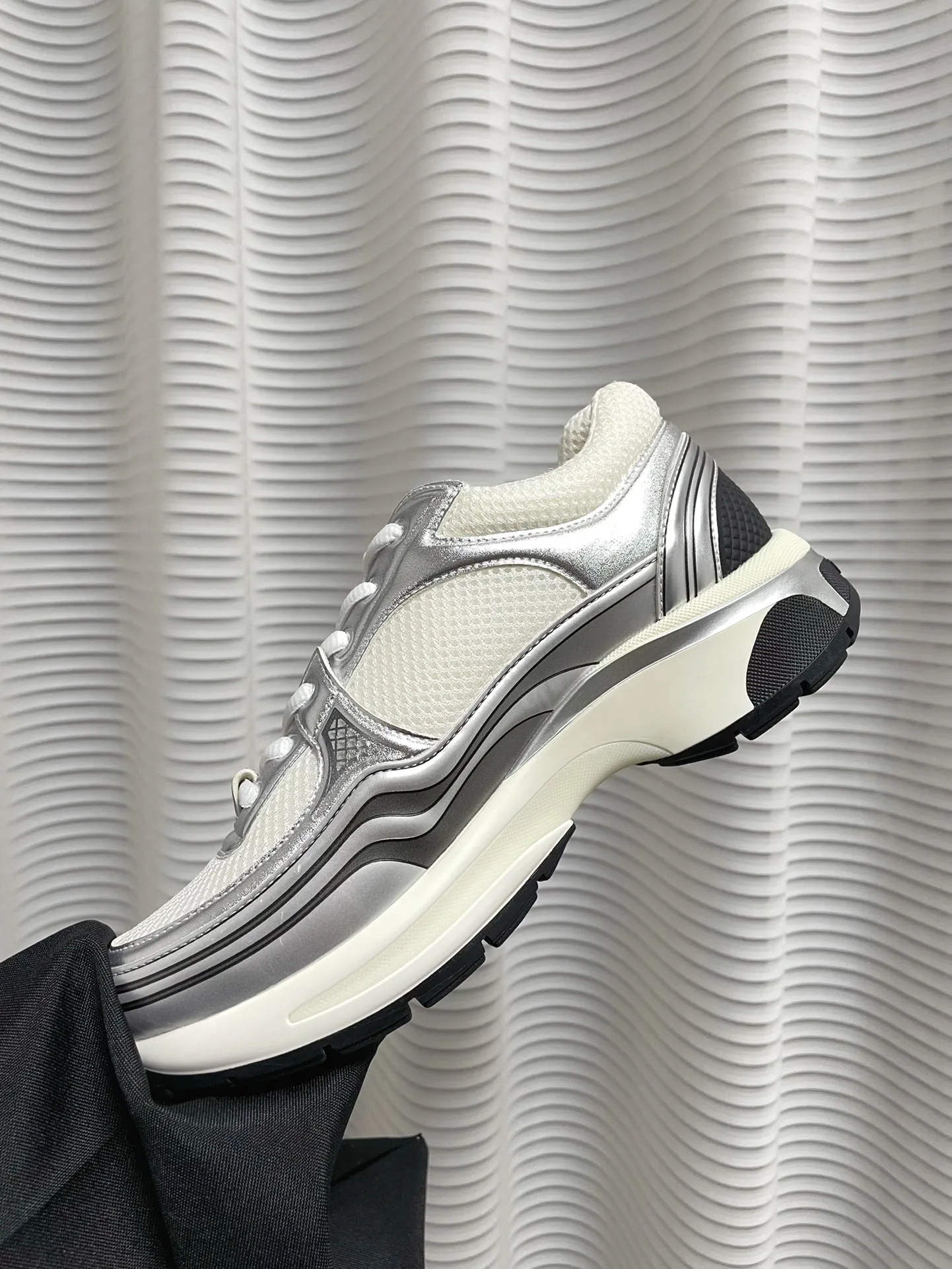 👟👟Ex-factory price 640👟👟 Women's shoes, women's clothing (Full set of packaging details, outsole perfectly combined, different from outside currency) Silver Horn King, Xiaoxiang Chanel, Chanel 2023 early spring vacation series, the latest casual sports shoes, incomparably beautiful and easy to wear, very light, the inside is also super soft, super comfortable, the upper is breathable design, the color is high-end and durable, versatile Upper: cowhide and cloth stitching Lining: breathable mesh, original foam combination outsole, size: 35-40